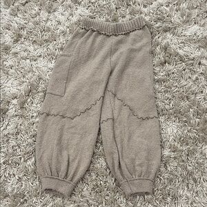 SUPER COMFY Taupe Scalloped Knit Jogger Pants